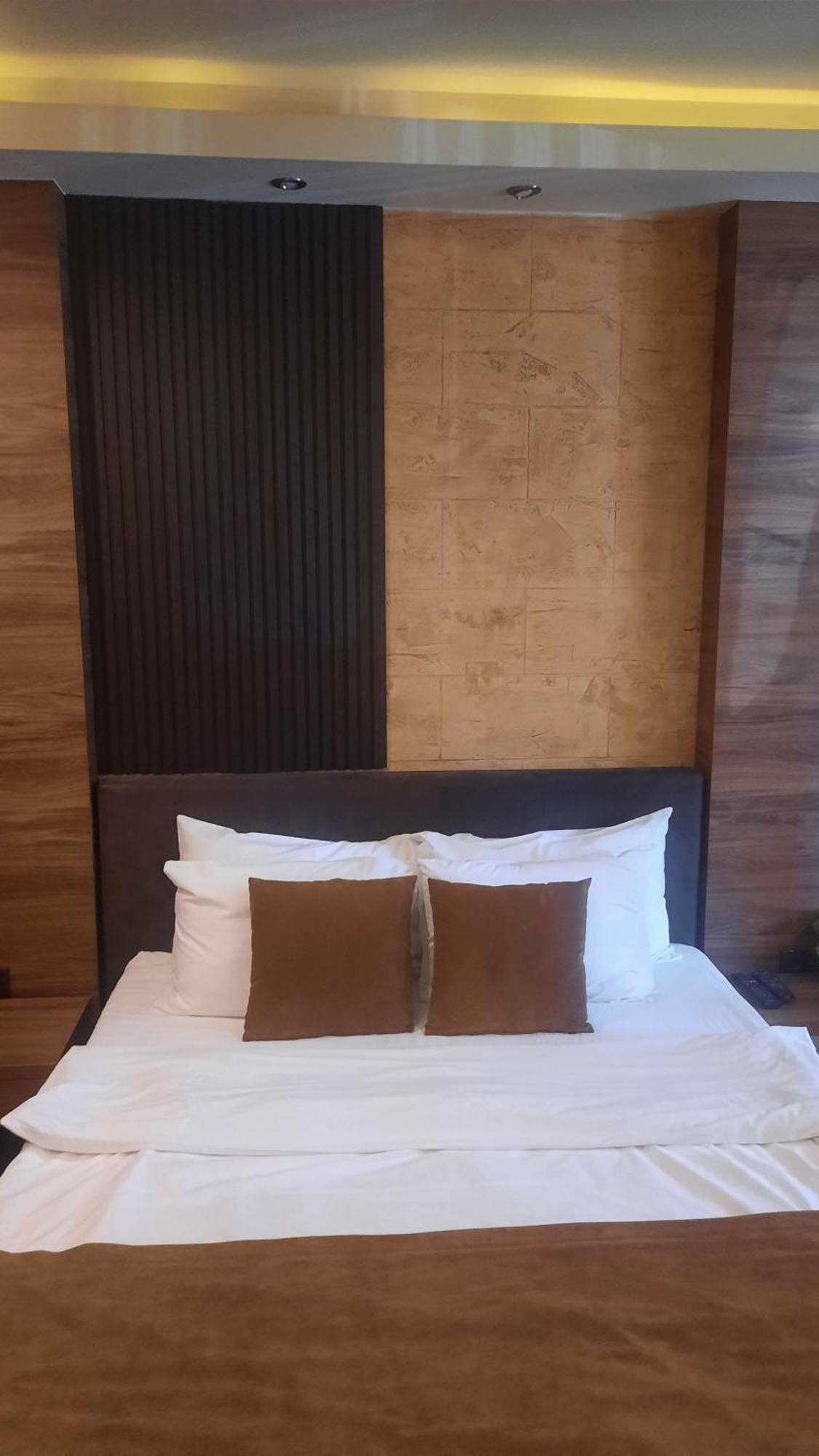 Apartman D Lux Jacuzzi Kragujevac Exterior foto
