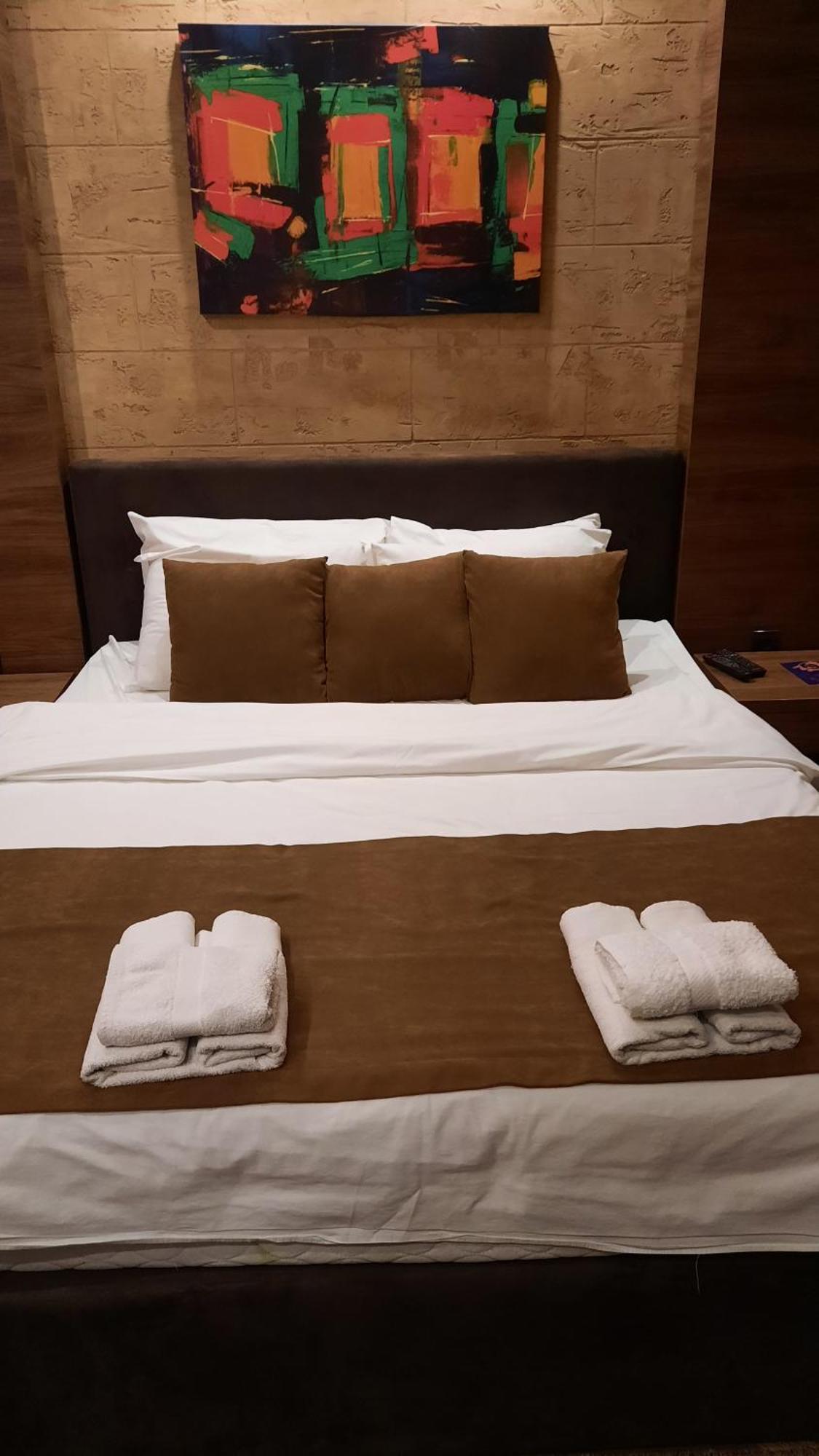 Apartman D Lux Jacuzzi Kragujevac Exterior foto