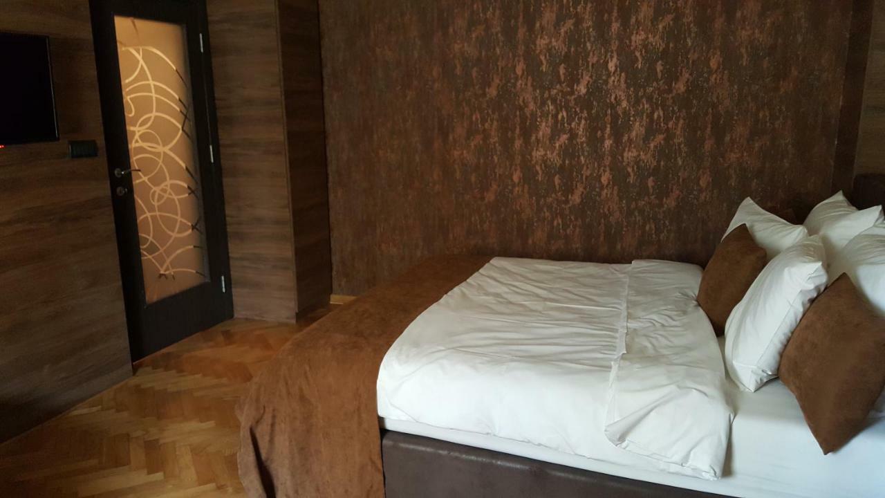 Apartman D Lux Jacuzzi Kragujevac Exterior foto