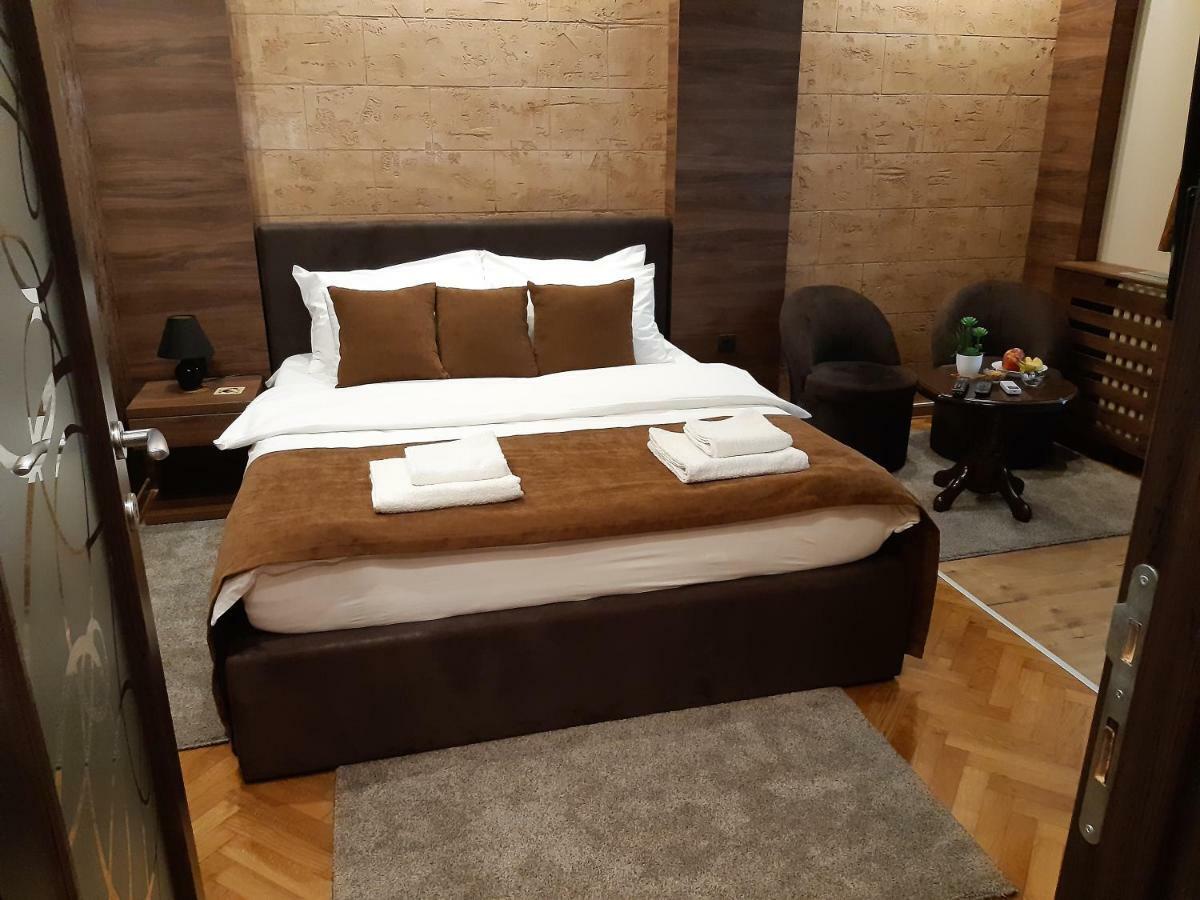 Apartman D Lux Jacuzzi Kragujevac Exterior foto